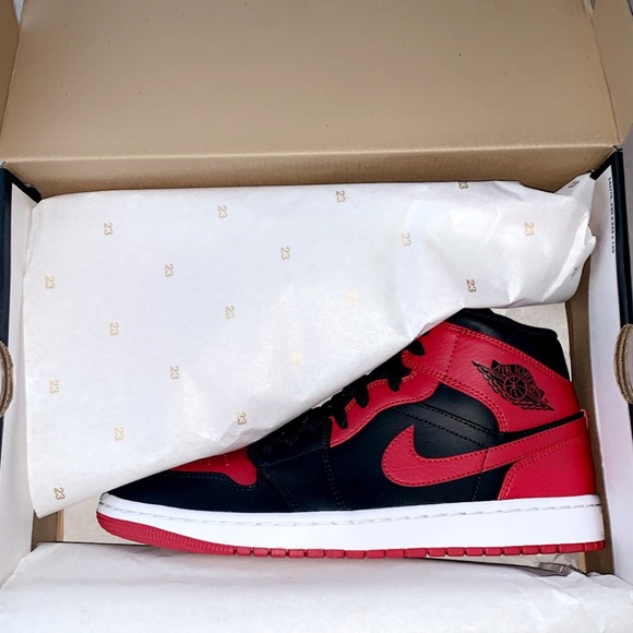 *SOLD* Nike Air Jordan 1 Mid - Banned - Picture 2 of 4